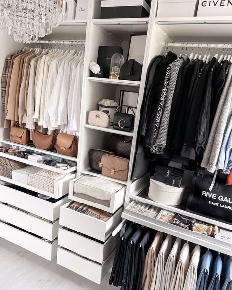 Ideas Armario, Small Dressing Room, Small Dressing Rooms, Organized Closet, Dressing Room Decor, Dressing Room Closet, Walking Closet, Dream Closet Design, Closet Design Layout