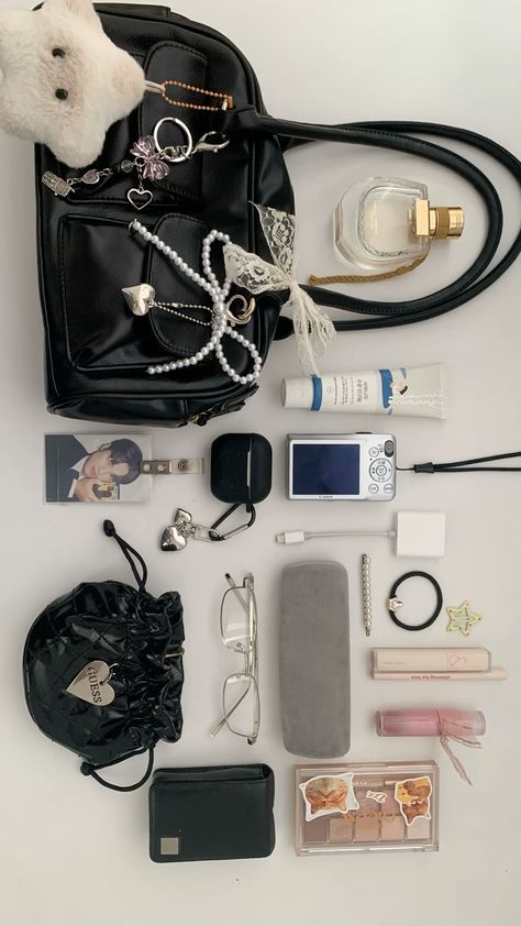 Crossbody Bag Aesthetic Outfit, Cute Whats In My Bag, Goth Whats In My Bag, Kpop Concert Bag Ideas, What’s In My Handbag, What's In My Purse Aesthetic, What’s In My Bag Korean, Aesthetic What’s In My Bag, Aesthetic What’s In My Purse