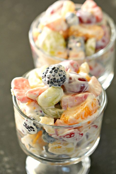 Fruit Salad With Greek Yogurt, Yogurt Fruit Salad, Fruit Salad With Yogurt, Fruit Salad Recipe, Fruit Salad Easy, Six Sisters Stuff, Greek Yogurt Recipes, Jello Salad, New Fruit