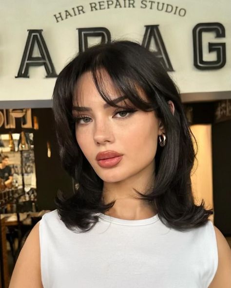 Short Hair Blowout, Chubby Face Haircuts, Layered Haircuts For Medium Hair, Bangs With Medium Hair, Blowout Hair, Round Face Haircuts, Haircuts For Medium Hair, Haircuts Straight Hair, Short Hair With Bangs