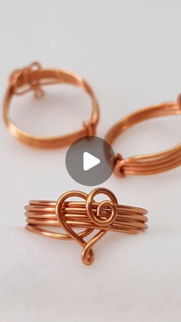 How To Make Jewelry Out Of Wire, Copper Wire Crafts Easy, Jewelry Wire Diy, Make Rings With Wire, Wire Working Jewelry, Wired Rings Ideas, Copper Wire Rings Diy, How To Make Rings Out Of Wire Tutorials, Diy Wire Rings Tutorial Easy