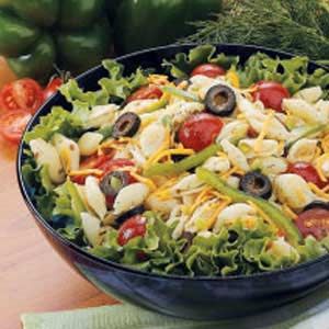 Dilly Veggie Pasta Salad Vegetarian Pasta Salad, Veggie Pasta Salad, Pasta Salad Dressing, Vegetarian Salad Recipes, Crunchy Salad, Veggie Pasta, Vegan Salad Recipes, Pasta Salad Recipe, Pasta Salads