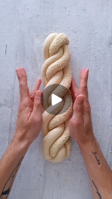 Challah Dips, 4 Strand Challah Braid, Braid Pastry, Braided Challah Bread, Creative Bread Ideas, Challah Braid, Round Challah Braiding, Challah Bread Braiding, Bread Wreath Braided