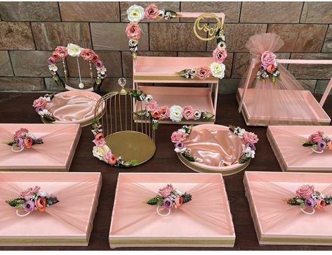 Mameru Decoration Chhab, Chab Decoration Wedding Ideas, Mameru Decoration Tray, Lehanga Packing For Wedding, Mamera Decoration Ideas, Bari Packing Ideas For Bride, Chhab Decoration Idea For Engagement, Chab Decoration Wedding, Bridal Packing Ideas