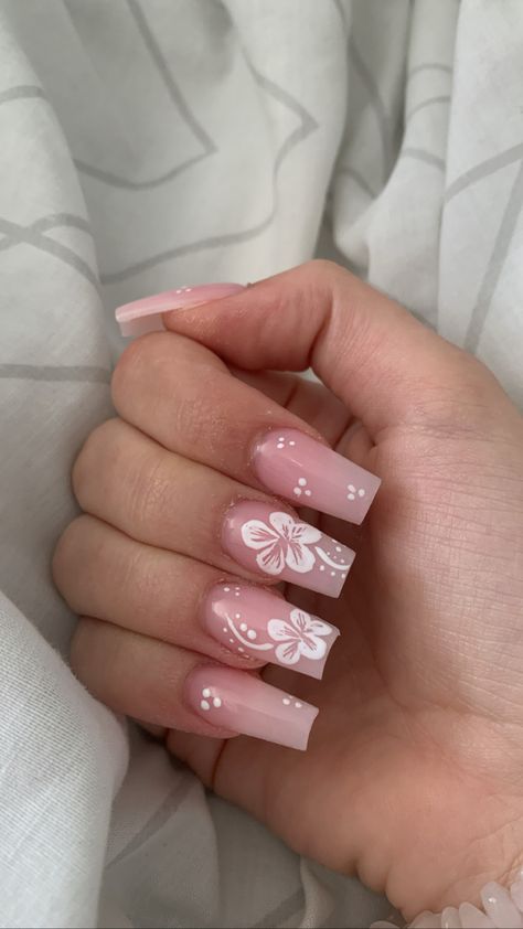 Polygel Nails Design French Tip, Almond Nails Heart, Early 2000 Nails, Dominican Nails, Holiday Acrylic Nails, Girly Acrylic, Summery Nails, Girly Acrylic Nails, Simple Acrylic Nails