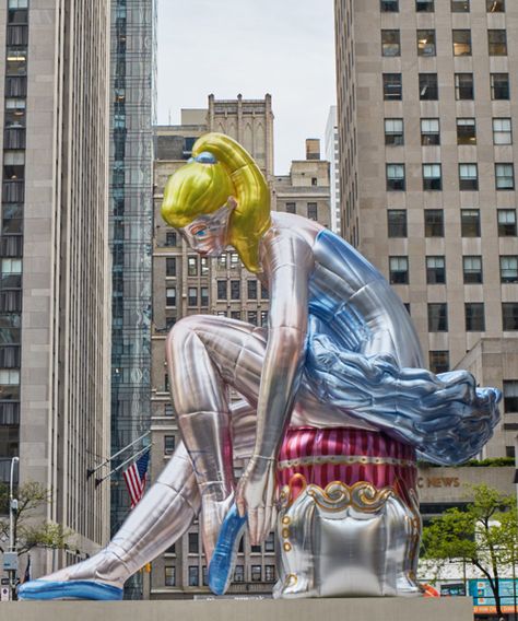 Jeff Koons Art, Jeff Koons, Rockefeller Center, New York Art, Art Installation, Sculpture Installation, Pop Artist, Outdoor Art, Public Art