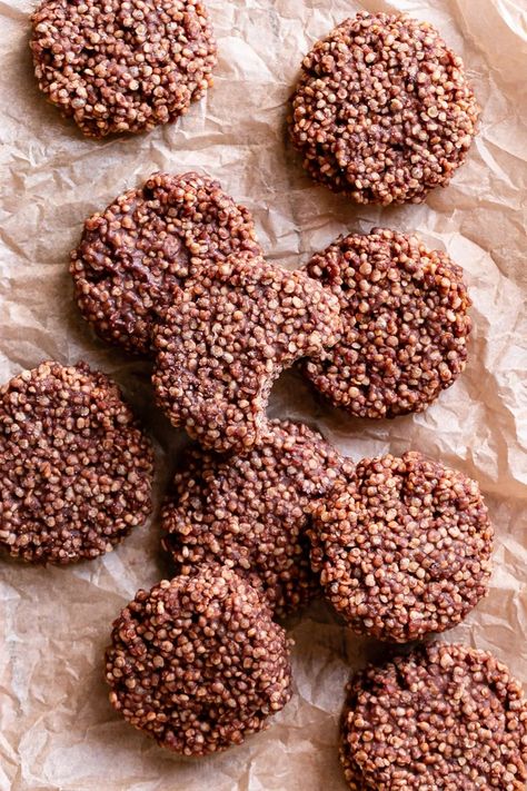 Crispy Quinoa Cacao Cookies (No-Bake!) - Healthy Little Vittles Quinoa Rice Crispy Treats, Quinoa No Bake Cookies, Puffed Quinoa Chocolate, Popped Quinoa Crunch Bars, Puffed Quinoa Treats, Quinoa Chocolate Crisps, Puff Quinoa, Chocolate Quinoa Crisps, Cacao Cookies