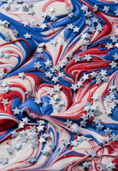 Fourth Of July Candy, Red White And Blue Candy, 4th Of July Candy, Patriotic Cakes, Patriotic Room, Candy Bark Recipes, 4th July Food, Wilton Candy Melts, How To Stop Cravings