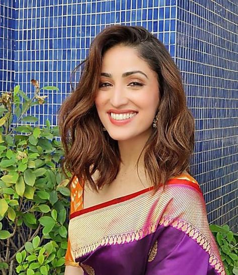 45 Short hairstyles for Indian women 2021 Haircuts For Indian Hair, Amika Shail, Indian Wavy Hair, Saree Hairstyles, Yami Gautam, Traditional Hairstyle, Sari Dress, Actress Images, Haircuts For Wavy Hair