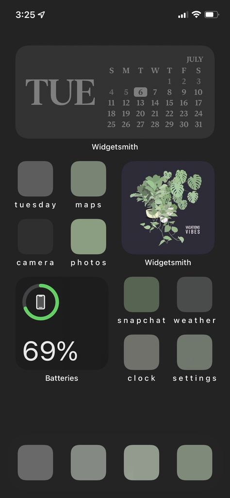 Phone Organization Home Screen Aesthetic Iphone Minimalist, Black And Green Iphone Layout, Phone Theme Ideas Minimalist, Dark Green Iphone Layout, Dark Home Screen Ideas, Iphone Theme Ideas Dark, Ios 16 Home Screen Ideas Dark, Iphone Ios 16 Wallpaper Ideas, Ios16 Homescreen Ideas