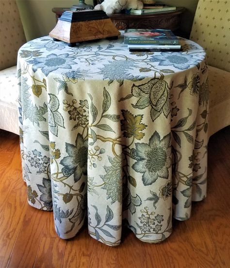 How To Make A Round Tablecloth Diy, Tablecloth For Round Table, Small Round Table Cloth, Round Table Cloth Ideas For Home, Round Table Skirt, Round Table Cloth Ideas Dining Rooms, Diy Round Tablecloth, How To Make A Round Tablecloth, Skirted Side Table Living Room