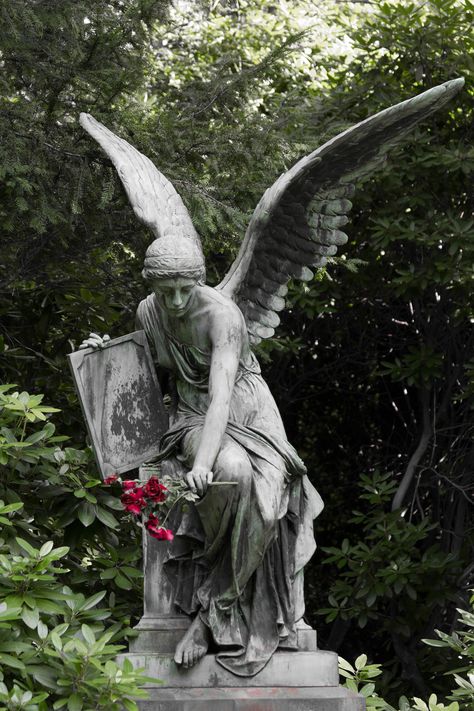 Cool Statues Sculpture, Beautiful Statues Sculpture, Meet Me In The Graveyard, Angel Sculpture Statues, Cemetery Statues Beautiful, Garden Sculptures & Statues, Cemetery Drawing, Cool Statues, Aesthetic Cemetery