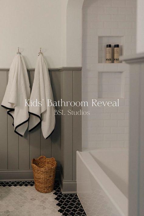 Such a simple remodel that transformed the space to be super cute and sophiscated for kids 🤍 Kids Small Bathroom Ideas, Neutral Kids Bathroom Ideas, Kids Bathroom Decor Ideas, Small Kids Bathroom Ideas, Kids Guest Bathroom Ideas, Neutral Kids Bathroom, Boy Bathroom Ideas, Bathroom Ideas For Kids