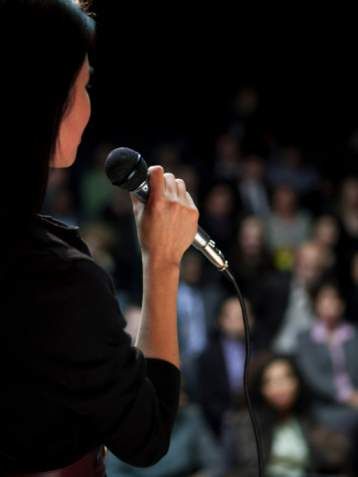 woman-public-speaking To Speak, Speak On Stage, Public Speaking Woman Aesthetic, Speaking Public, Lecturer Aesthetic Woman, Woman Director, Woman Speaker Aesthetic, Public Speaking Vision Board, Giving A Presentation