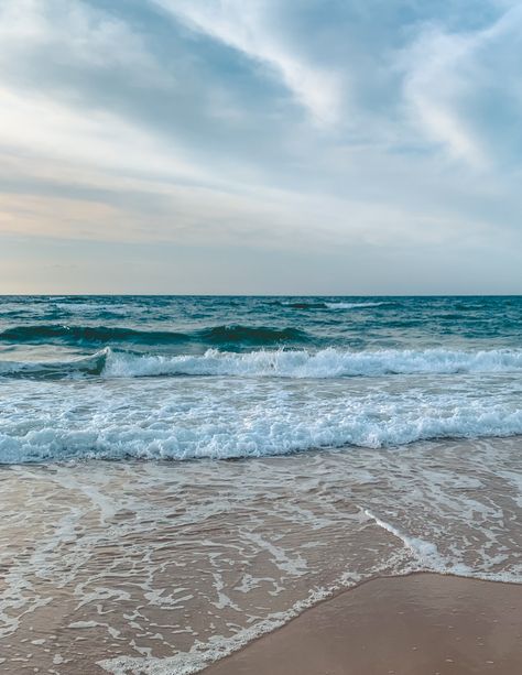 Idgaf Mood, Blue Beach Aesthetic, Illustration Poses, Beach Collage, Coastal Girl, Pretty Ocean, Coastal Room, Beach Blue, Ocean Sunset