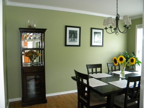 20 Gorgeous Green Dining Room Ideas Best Dining Room Colors, Wood Furniture Bedroom Decor, Green Interior Decor, Dining Room Wall Color, Dining Room Colour Schemes, Dining Room Paint Colors, Green Dining Room, Living Room Wall Color, Room Wall Colors