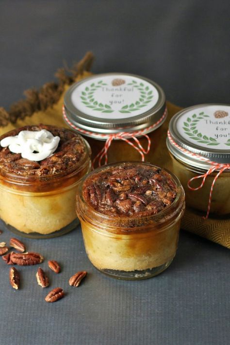 Pecan Pie In A Jar Recipe, Pie In A Jar Recipe, Pie In A Jar, Mason Jar Desserts, Homemade Hot Chocolate Mix, Pecan Topping, Sweetened Whipped Cream, Cake In A Jar, Dessert In A Jar