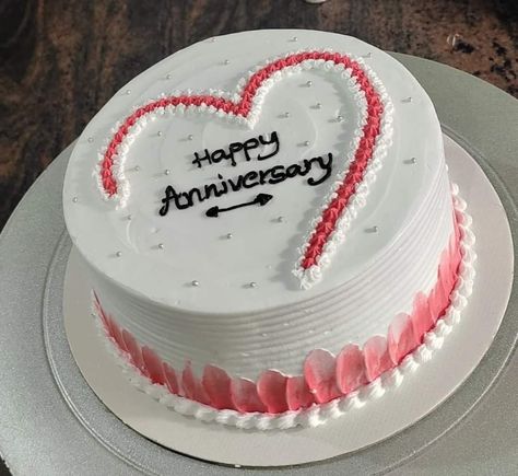 Wedding Anniversary Simple Cake, 1st Anniversary Cake Ideas Couple, Anniversary Mini Cake Ideas, Anniversary Simple Cake, Anniversary Cake Designs Simple, Wedding Anniversary Cake Design Simple, 3rd Anniversary Cake, Aniversary Cakes Designs, Simple Anniversary Cake