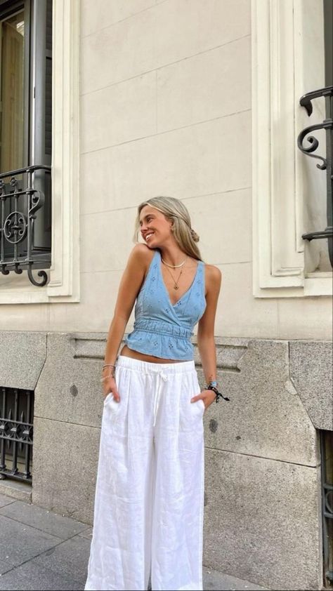 Summer Outfits T Shirt, Cool Girl Vacation Outfits, Outfit For Spain, Changing Style Clothing Tips, East Coast Spring Outfits, Summer Ootd 2023, Travel Abroad Outfits, Blanco By Nature Clothing, Spanish Vacation Outfits