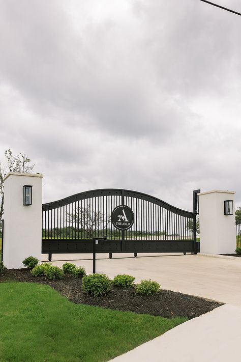 Gated Homes Entrance, Modern Entry Gates Driveway, Gate In Front Of House, House With Gate Entrance, Huge Gates Entrance, Big Gates Entrance Modern, Gated Houses Modern, Rancho Gates With Last Name, Long Driveway With Gate