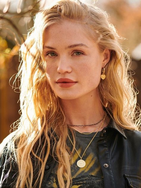 Camilla Christensen Camilla Christensen, Urban Aesthetic, Natural Blondes, Photo Styling, Latest Pics, Celebrity Pictures, Blonde Girl, Inspirational Women, Celebrity Photos