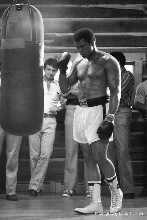 Dont Quit Quotes, Muhammad Ali Boxing, محمد علي, Boxing Images, Mohamed Ali, Muhammed Ali, Mohammed Ali, Float Like A Butterfly, Professional Boxer