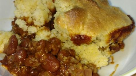 SPEEDY CHILI POT PIE Even kids can make this easy chili pie topped with corn bread. All you do is pour, mix, and bake. Leftover Chili Recipes, Chili Pot Pie, Chili Pot, Chili Pie, Dinner Pies, Corn Bread Bake, Leftover Chili, Chili And Cornbread, Easy Chili