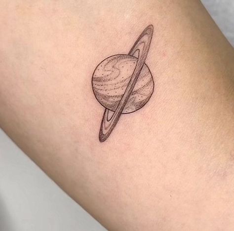 Tattoo Ideas Saturn, Simple Cat Tattoo, Line Art Simple, Venus Tattoo, Cat Tattoo Ideas, 90s Tattoos, Saturn Tattoo, Astronaut Tattoo, Planet Tattoos