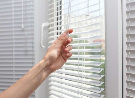 Cleaning the blinds hack | 31 Ways to Fake a Clean House Cheap Blinds For Windows, Bathroom Window Privacy, Types Of Blinds, Cheap Blinds, Cordless Blinds, Bathroom Blinds, Interior Shutters, Aluminum Blinds, Luxury Curtains