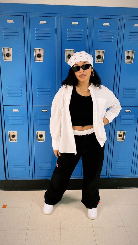 2000s Fashion Dance, 90's Female Hip Hop Fashion, 90s Tlc Outfits, 2000s Diy Outfits, 90s Block Party Outfit, Aaliyah Costume Ideas, Spirit Week 2000s Day, Brandy 90s Outfits, Blast From The Past Outfits Spirit Week