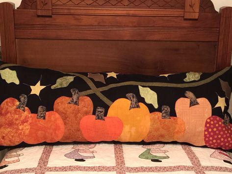 Autumn Projects, Fall Paintings, Quilting Applique, Pillows Diy, Shaped Pillows, Fall Quilt, Crazy Tattoos, Halloween Applique, Appliqué Quilts