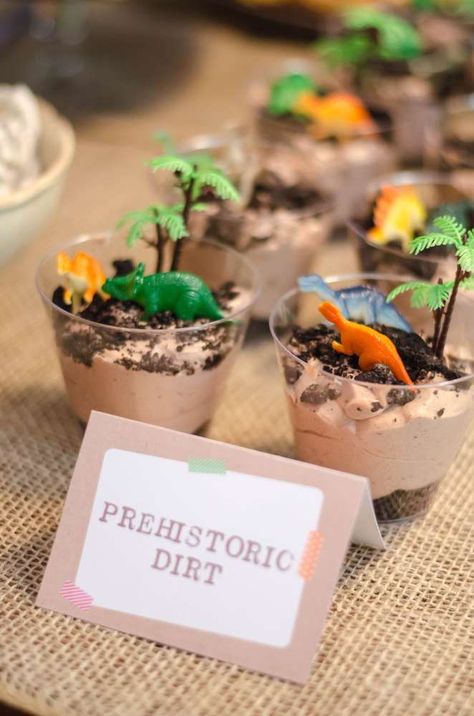 Cool pudding "dirt" cups at a dinosaur birthday party! See more party planning ideas at CatchMyParty.com! Pudding Dirt, Fête Jurassic Park, Jurassic Park Birthday Party, Birthday Party At Park, Jurassic Park Birthday, Dirt Cups, 3 Birthday, Park Birthday, Dinosaur Themed Birthday Party