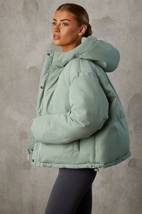 Puffer jacket Completely reversible (solid colour or Bo+Tee printed logo) Oversized design Dropped shoulders Non-detachable hood Elasticated cuff Functional reversible zipper closure with metal snap button covering Side pockets with metal snap buttons Horizontal quilting throughout Adjustable drawstring hem 100% recycled polyester Standard jacket length Product code: BT0789 We do our best to ensure that our photos are as true to colour as possible. However, due to inconsistencies in monitors, digital photography and production variations, we cannot guarantee that the colour you see on your screen accurately portrays the true colour of the product. Winter Hooded Jacket, Oversized Puffer Jacket Outfit, Green Puffer Jacket Outfit, Cute Puffer Jacket, Best Puffer Jacket, Bo Tee, Puffer Jacket With Hood, Green Puffer Jacket, Puffer Jacket Outfit