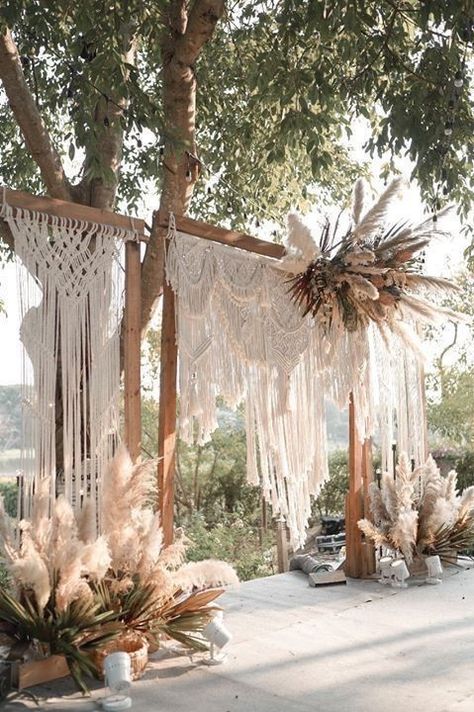 Boho Wedding Macrame, Bohemian Wedding Decorations Outdoor, Boho Wedding Backdrops, Boho Theme Wedding Decor, Boho Lobby, Crochet Outdoor, Bohemian Wedding Backdrop, Organizers Diy, Bohemian Party Decorations