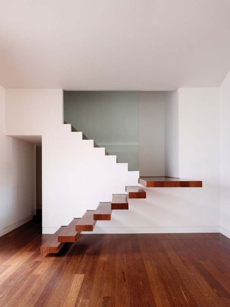 Lush tropical villa in Miami blurs lines between indoors and out Beautiful Staircases, Escalier Design, Interior Minimalista, Interior Stairs, Empty Room, House Stairs, Design Del Prodotto, Staircase Design, Stairs Design