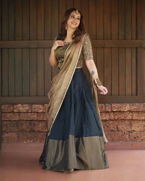 Half Saree Designs Simple, Traditional Half Saree Designs, Bhavana Menon, Kerala Engagement Dress, Gold Dupatta, Pleats Fashion, Onam Outfits, Kerala Saree Blouse Designs, Long Skirt And Top