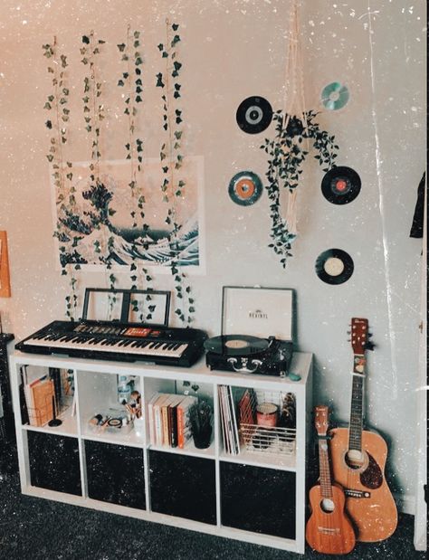 Bedroom Ideas For Music Lovers, Music Room Inspo Aesthetic, Dorm Room Music Theme, Music Themed Room Decor, Music Themed Room Aesthetic, Music Lover Room Ideas, Music Area In Bedroom, Aesthetic Music Room Decor, Room Ideas Aesthetic Music