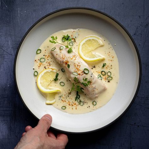 SALMON & VELOUTE SAUCE French Fish Dishes, Plating Sauces Recipes, French Cuisine Fine Dining, Salmon French Recipes, Fish Recipes Fine Dining, Fine Dining Sauces, Fine Dining Salmon Recipes, French Salmon Recipes, French Seafood Recipes