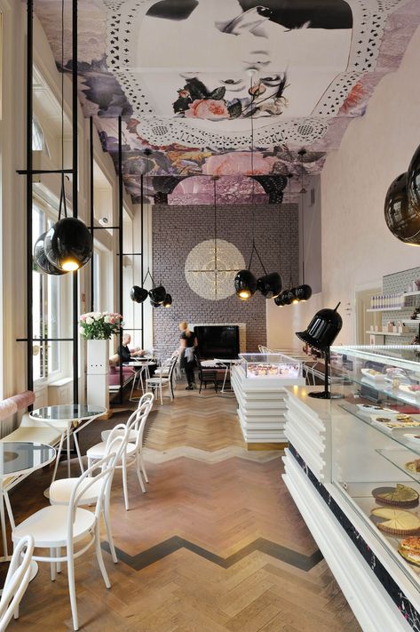 Bakery Interior, Corner Seating, Decoration Vitrine, Cafe Seating, Coffee Shop Interior Design, Coffee Shops Interior, Retro Interior, Dark Interiors, Cafe Interior Design