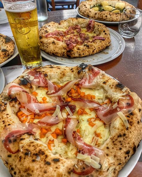 Pizza and beer Sicilian Pizza, Beer Pictures, Pizza And Beer, Pale Ale, Hawaiian Pizza, Ipa, Pizza, Beer, Italy