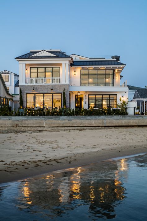 South Bay Front | Brandon Architects Ocean Front Beach House, Brandon Architects, Beach Houses Architecture, Preppy House, Ocean Front Homes, Beachfront House, Coastal House Plans, Beach House Exterior, Dream Beach Houses