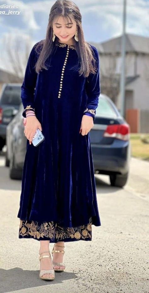 Velvet party wear dresses ideas Velvet Shalwar Kameez Simple, Velvet Long Frocks, Kaliyon Wali Frock Design, Valvet Suite Design Pakistani, Velvet Frocks For Women, Plain Velvet Suit Design, Velvet Dress Designs Pakistani, Valvet Suits, Velvet Long Shirt