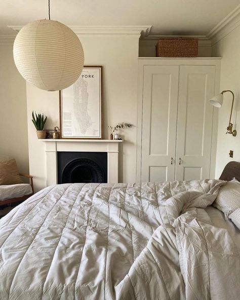 Warm bedroom with white walls Farrow and Ball James White Farrow And Ball James White, All White Farrow And Ball, Flint House, Off White Bedrooms, Farrow And Ball Bedroom, Farrow And Ball Living Room, White Paint Color, White Wall Paint, All White Bedroom