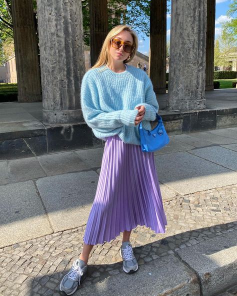 Lavender Sweater Outfit Work, Colorful Business Casual Summer, Purple Combo Outfit, Winter Color Palette Clothes Outfit Ideas, Outfit Lilla, Casual Colorful Outfits, Jcrew Style Inspiration, Fun Business Casual Outfits, Colorful Work Outfits