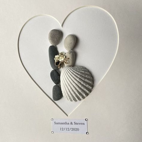 Pebble Art Wedding Gift, Wedding Pebble Art Ideas, Wedding Pebble Art, Wedding Rocks, Parents Anniversary Gift, Pebble Art Wedding, Wedding Photo Gift, Sea Glass Art Diy, Homemade Wedding Gifts