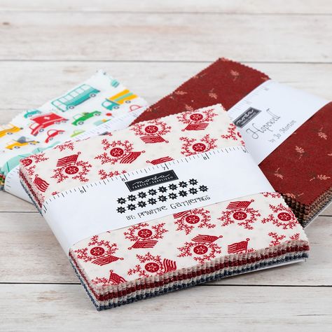 Charm Pack Baby Quilt, Charm Pack Projects, Charm Pack Patterns, Quilts Designs, Charm Pack Quilt Patterns, Charm Square Quilt, Charm Pack Quilt, Quilt Blocks Easy, Charm Pack Quilts