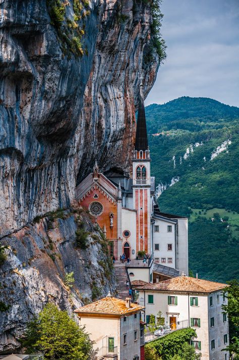 Garda Italy, Harbor City, Veneto Italy, Explore Italy, Heaven And Earth, Travel Italy, Lake Garda, Visit Italy, Heaven On Earth