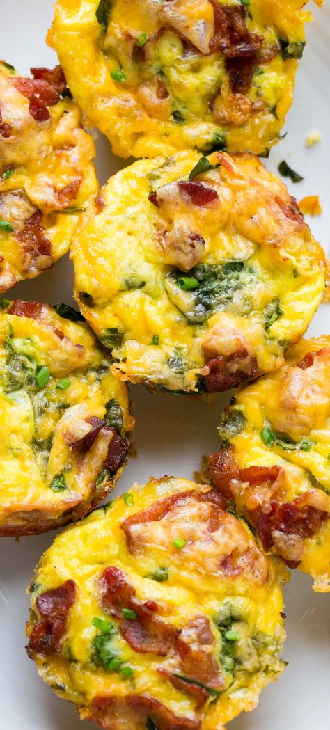 Everyone loves these easy egg muffins - they are loaded with bacon, eggs, spinach and all the good stuff. They are a make-ahead breakfast which is perfect for breakfast on the go and meal prep breakfasts. Meal Prep Breakfasts, Easy Egg Muffins, Breakfast Egg Muffins, Eggs Spinach, Potato Spinach, Healthy Breakfast On The Go, Egg Muffins Breakfast, Fluffy Eggs, Breakfast Prep