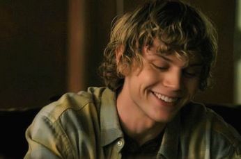 That smile!  #EvanPeters Tate Ahs, John Bernthal, Evan Peters American Horror Story, Tate And Violet, Tate Langdon, Evan Peters, The Perfect Guy, American Horror, Horror Stories