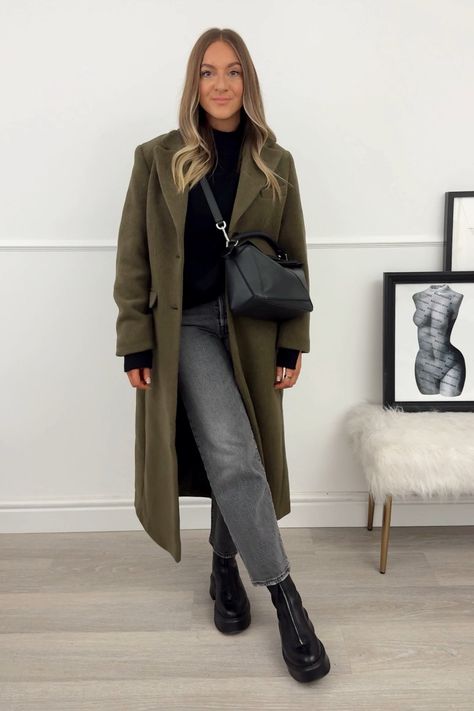 Khaki Coat Outfit, Green Coat Outfit Winter, Olive Dress Outfit, Olive Green Jacket Outfits, Green Coat Outfit, Casual Trench Coat Outfit, Olive Trench Coat, Wool Coat Outfit, Green Jacket Outfit